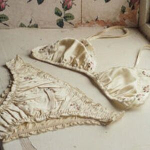 Dôen Lucie Bralette & Lyda Brief in Oyster